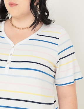 Playera manga corta Weekend Plus cuello V para mujer