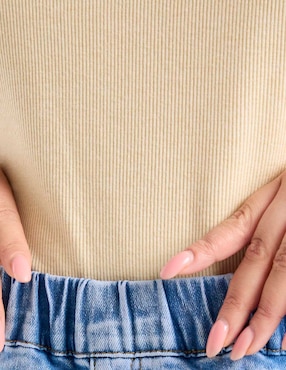 Jeans relaxed amplio cintura media Weekend Plus para mujer