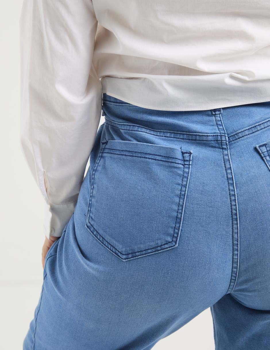 Jeans relaxed acampanado para mujer 5